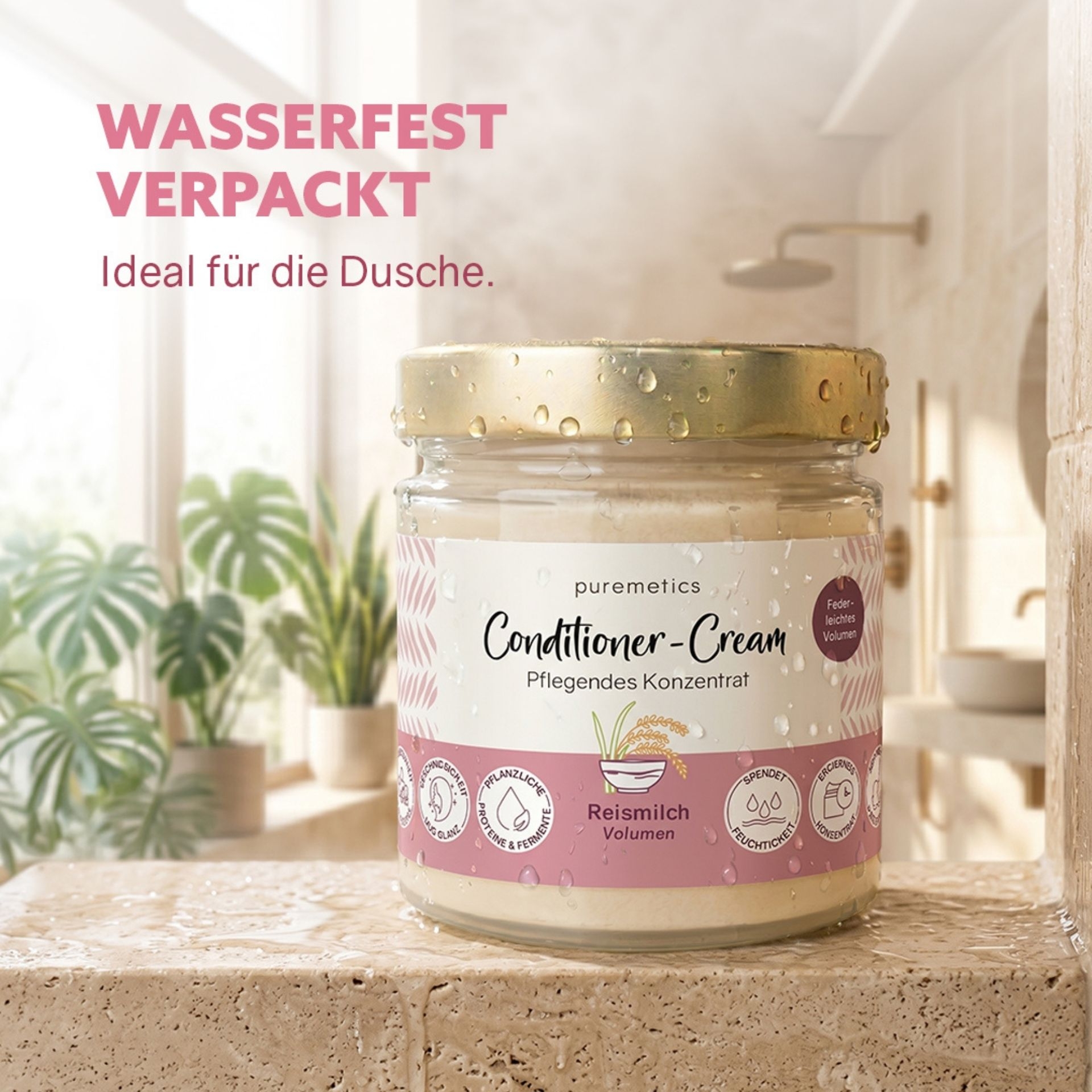 Wasserfest verpackte Conditioner-Cream im Glasbehaelter fuer die Anwendung in der Dusche
