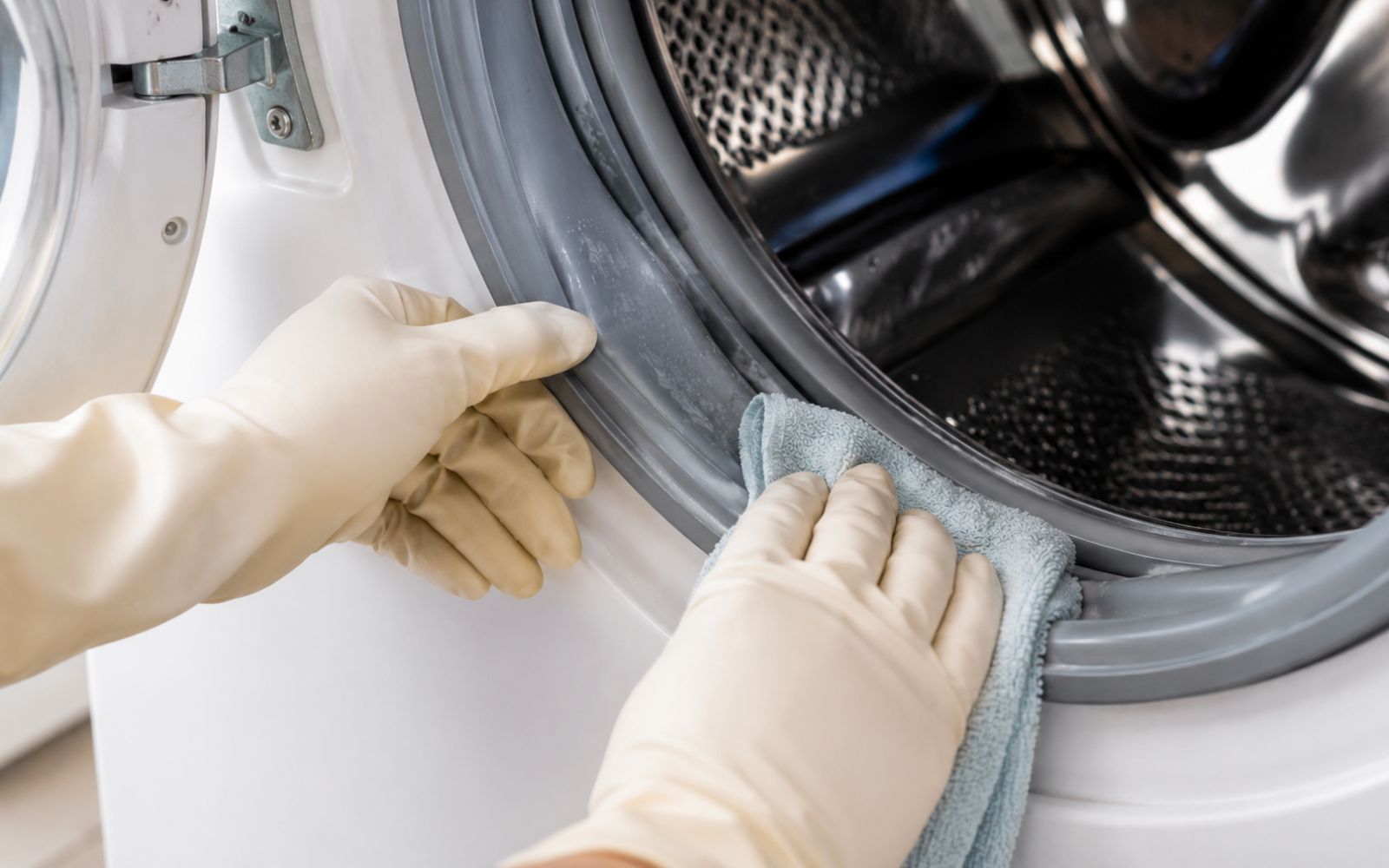 Türdichtung einer Waschmaschine reinigen