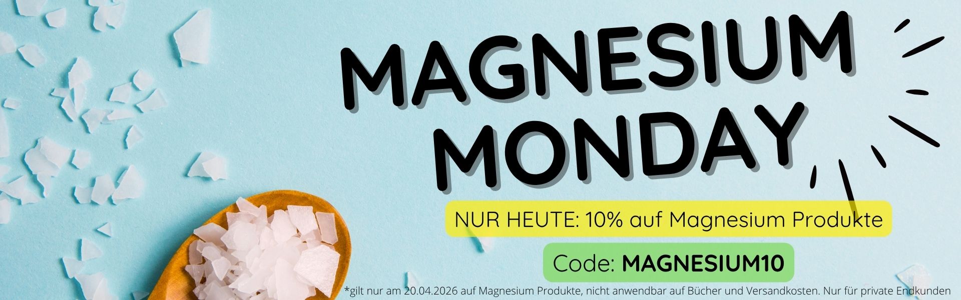 Titelbild für ein Weihnachts-DIY mit selbstgemachtem Baumschmuck aus Natron, dekoriert mit Sternen und Anhängern.