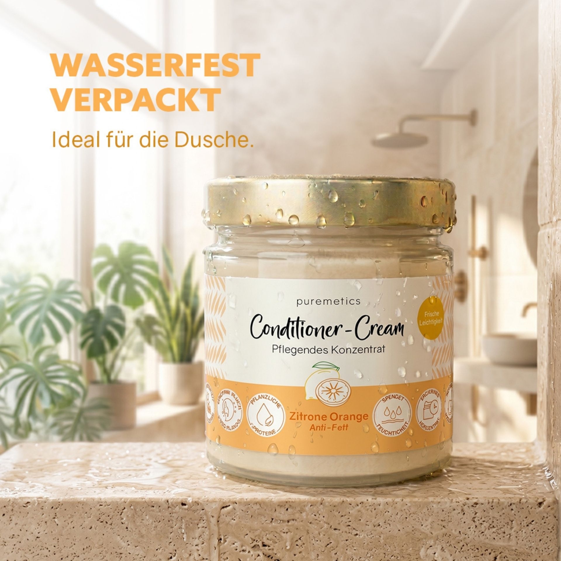 Wasserfest verpackte Conditioner-Cream im Glasbehaelter fuer die Anwendung in der Dusche