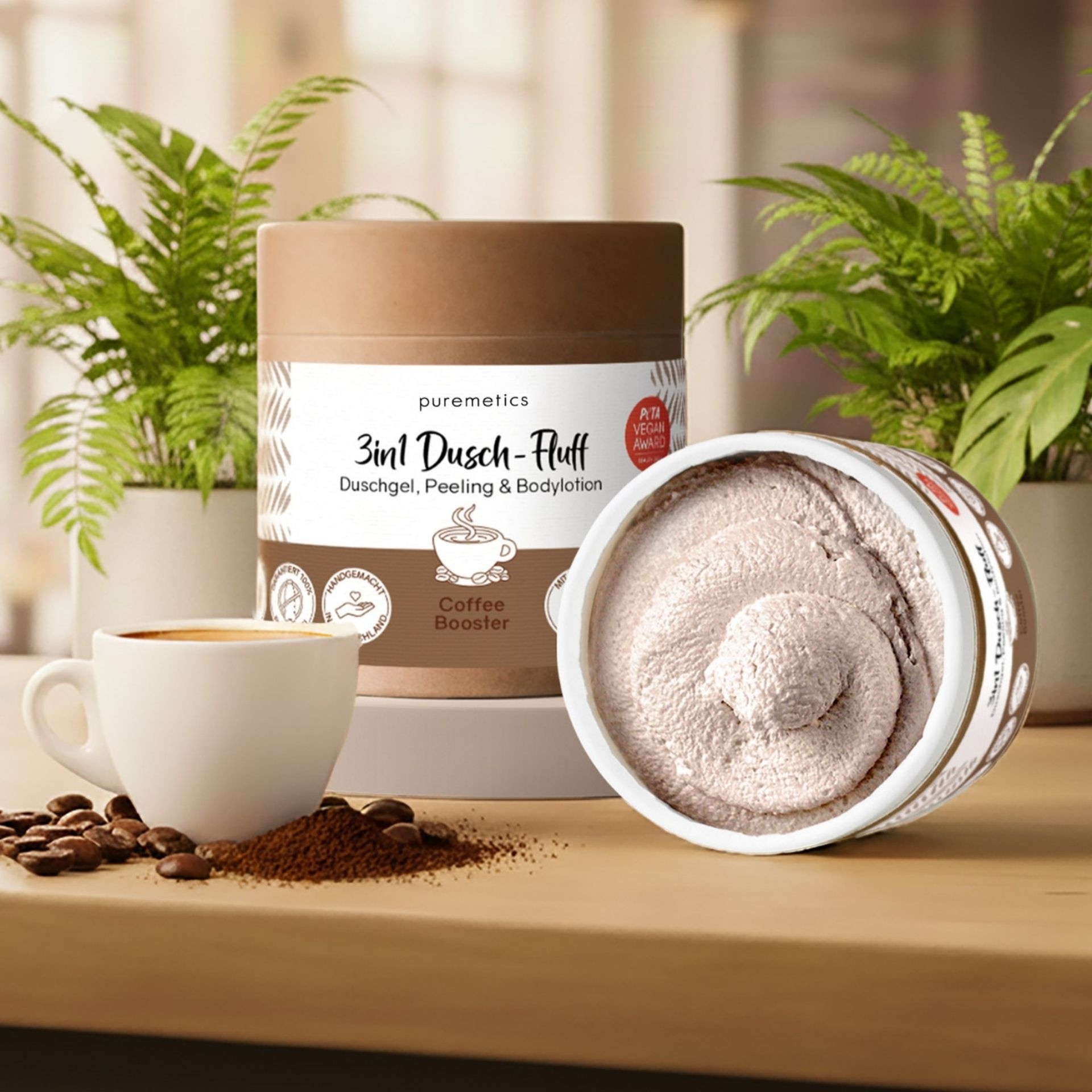 Coffee Booster Dusch-Fluff mit Kaffeeextrakt und cremiger Textur im Moodbild