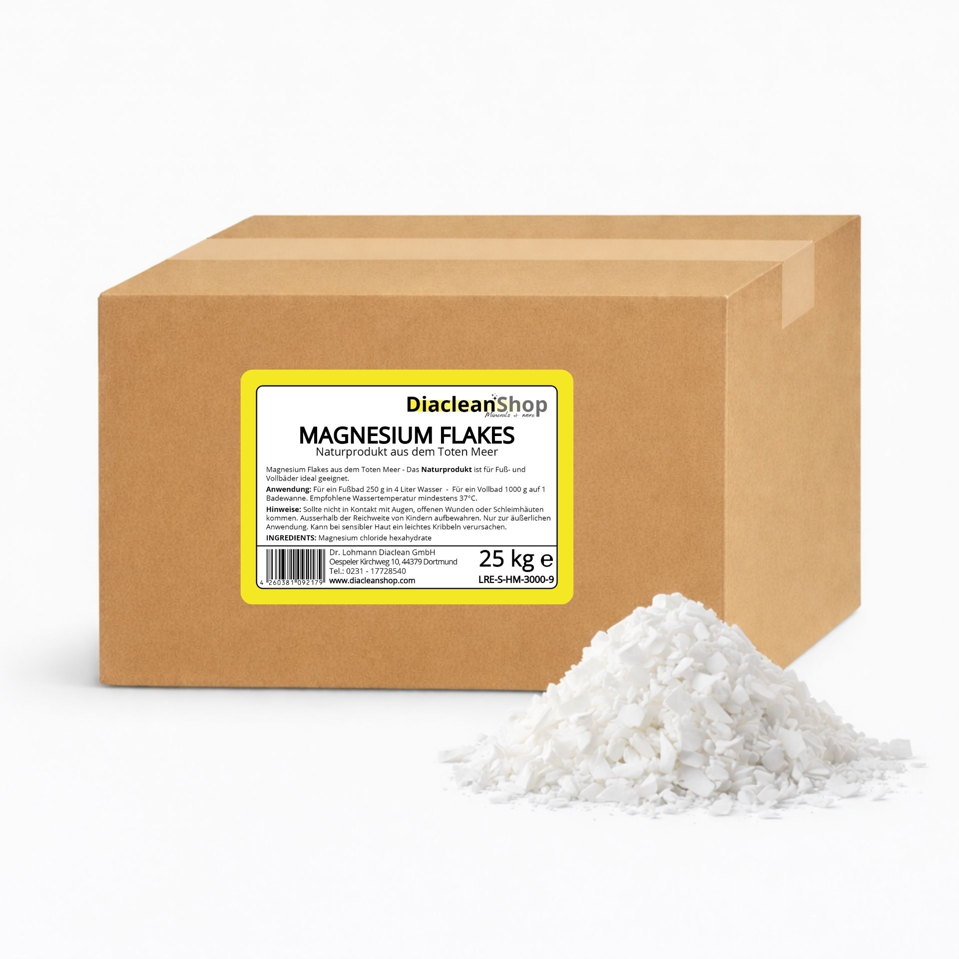Brauner Karton mit Etikett „Magnesium Flakes 25 kg“ vom Diacleanshop_ daneben ein weisser Kristallhaufen auf weissem Hintergrund