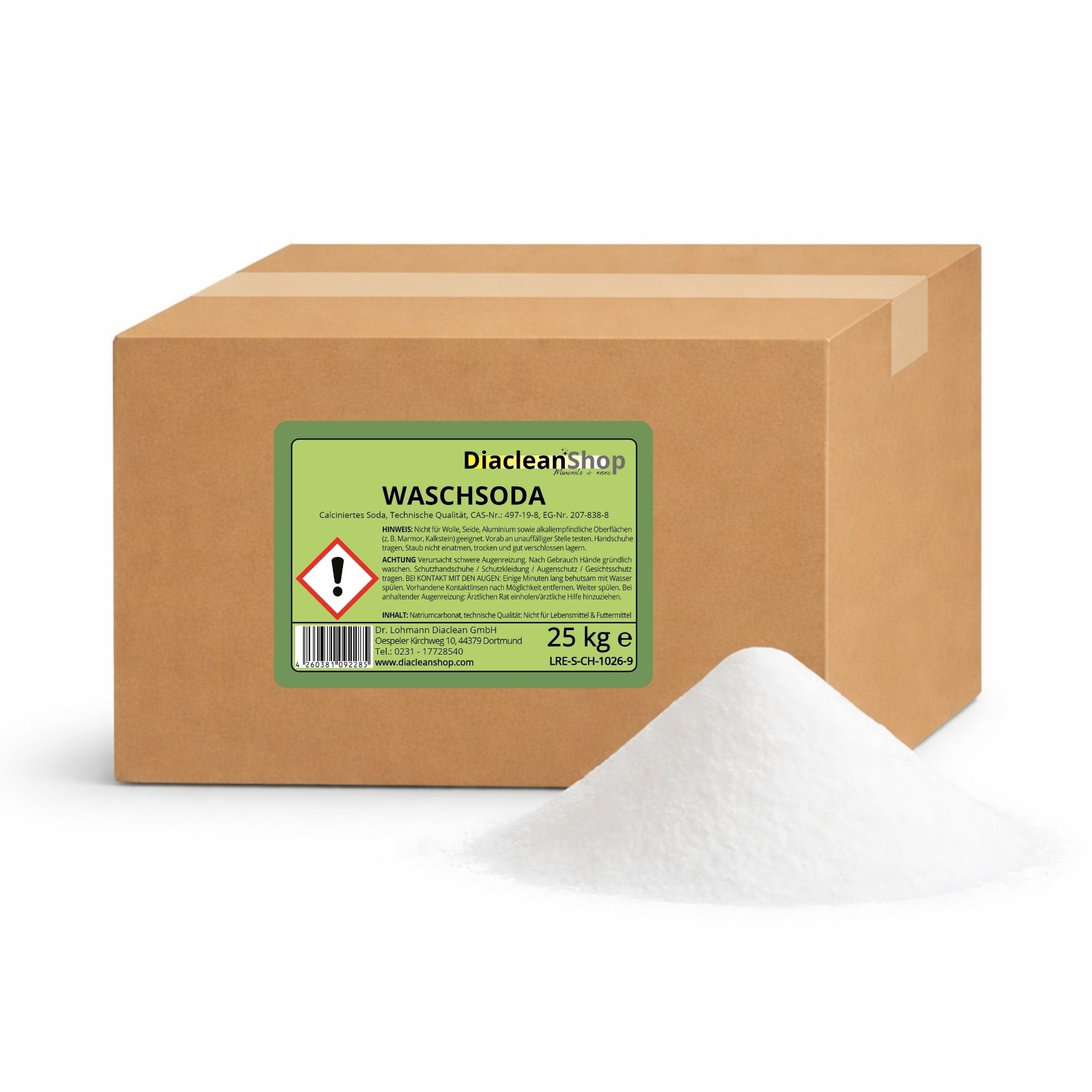 Brauner Karton mit Etikett „Waschsoda 25 kg“ vom Diacleanshop_ daneben ein weisser Pulverhaufen auf weissem Hintergrund