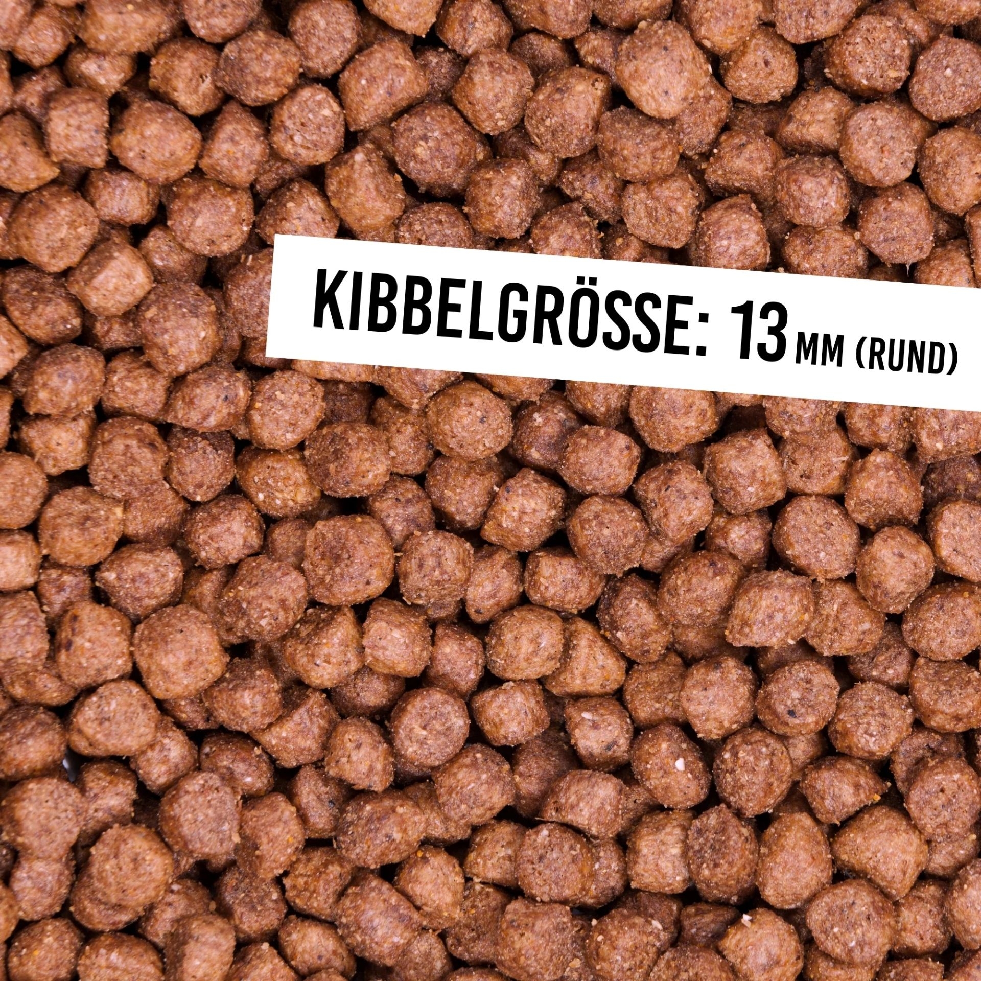 Nahaufnahme der runden Kroketten des Schnauzenkumpel Lammragout mit 13 mm Krokettengroesse