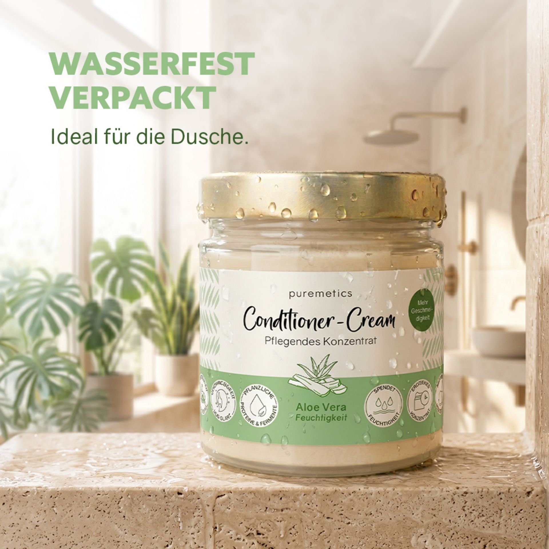 Wasserfest verpackte Conditioner-Cream im Glasbehaelter fuer die Anwendung in der Dusche