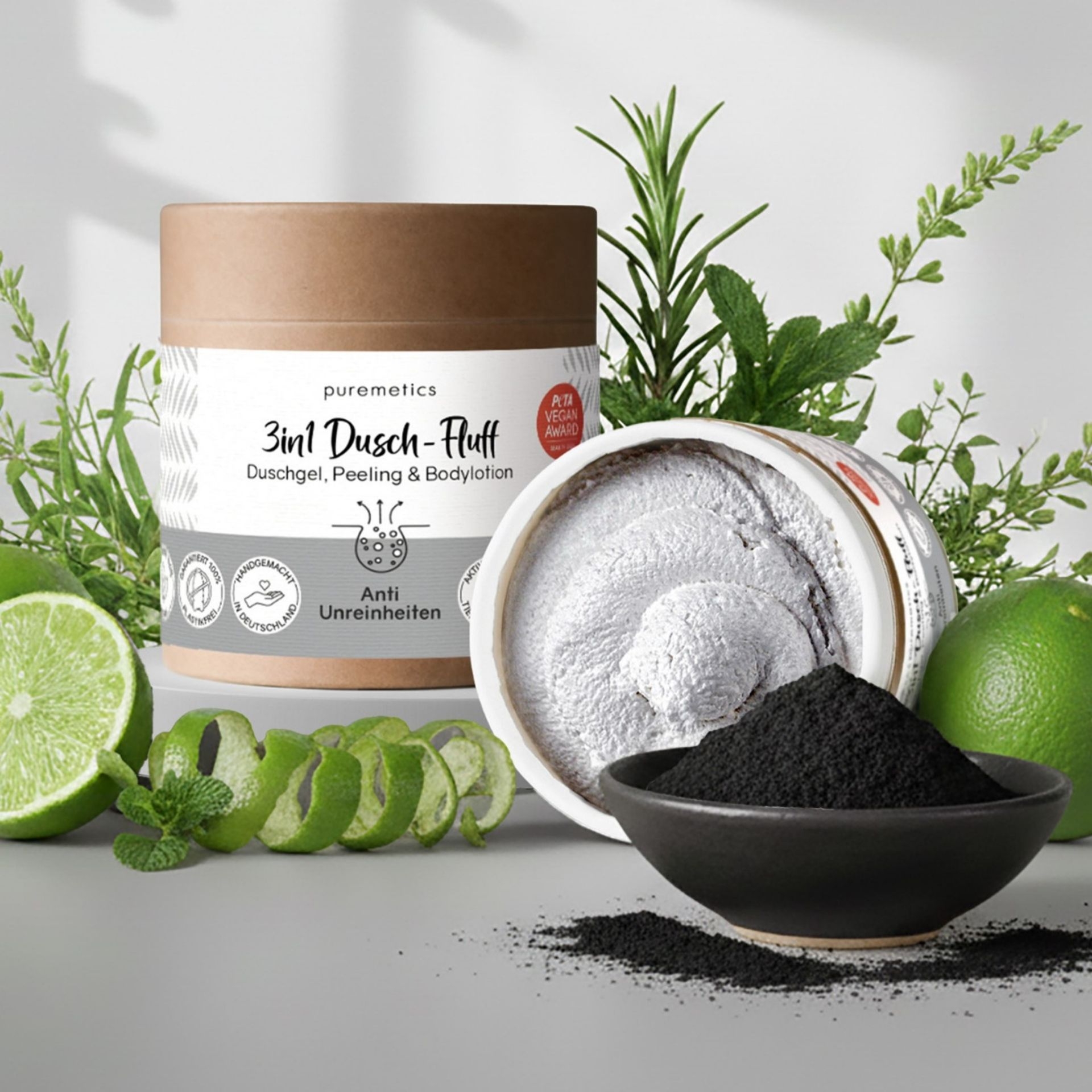 Geoeffneter Dusch-Fluff mit Aktivkohle_ Limette und Kraeutern als Moodbild mit Inhaltsstoffen