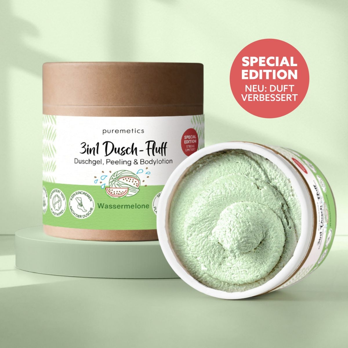 Geoeffneter 3in1 Dusch-Fluff Wassermelone mit gruenem Schaum und Verpackung daneben
