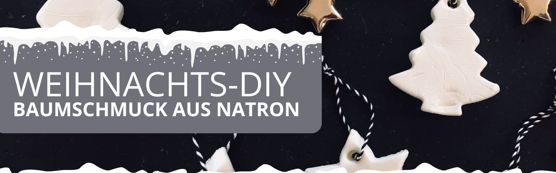 Titelbild für ein Weihnachts-DIY mit selbstgemachtem Baumschmuck aus Natron, dekoriert mit Sternen und Anhängern.