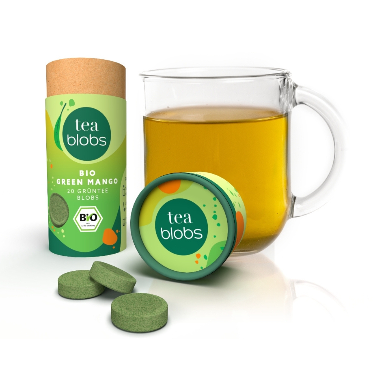 Teablobs Bio Green Mango Gruentee mit Glas Tee und geoeffnetem Deckel