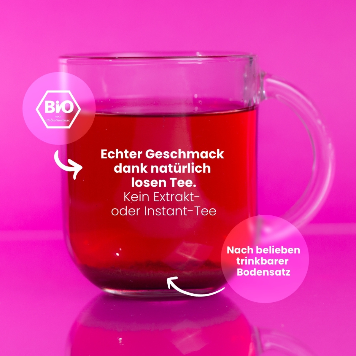 Glas mit rotem Tee auf pinkem Hintergrund mit Text zur Qualitaet von losem Tee und trinkbarem Bodensatz