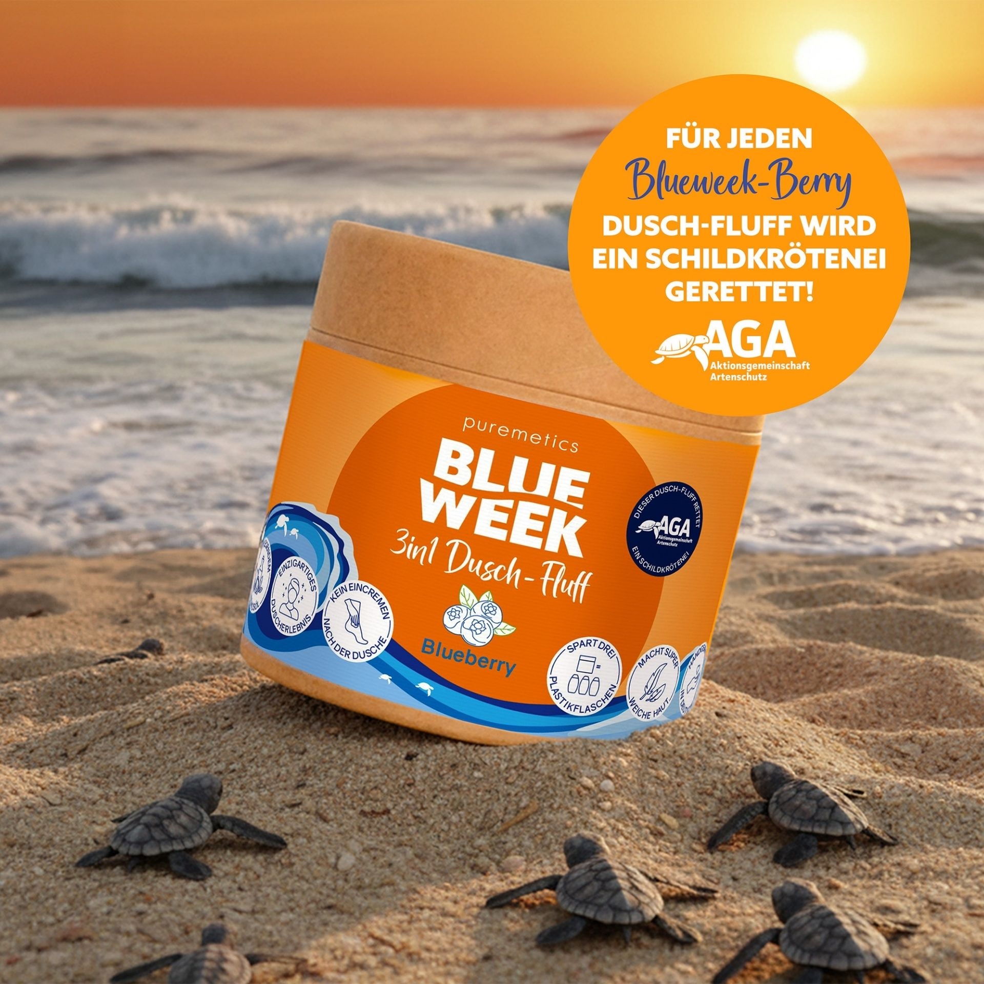 Blue Week Duschfluff Blueberry im Sand mit kleinen Schildkroeten beim Sonnenuntergang